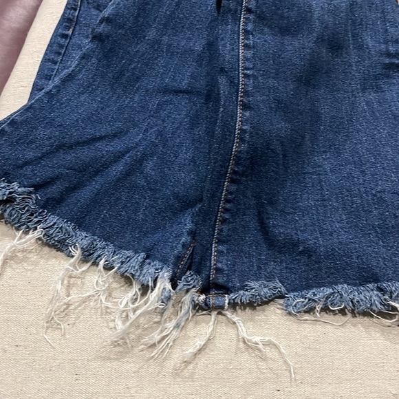 No Boundaries frayed hem flare jeans, distressed Sz 9. Excellent Condition - Picture 4 of 5